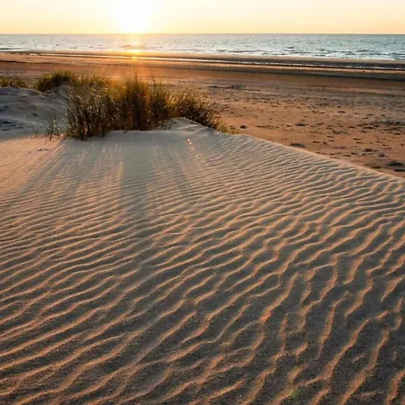 In Near The Beach, Cleaning Included Lägenhet *