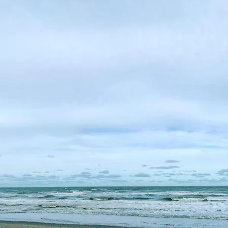 In Near The Beach, Cleaning Included Lägenhet